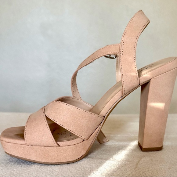 y.not Shoes - Y.not tan heels size 5